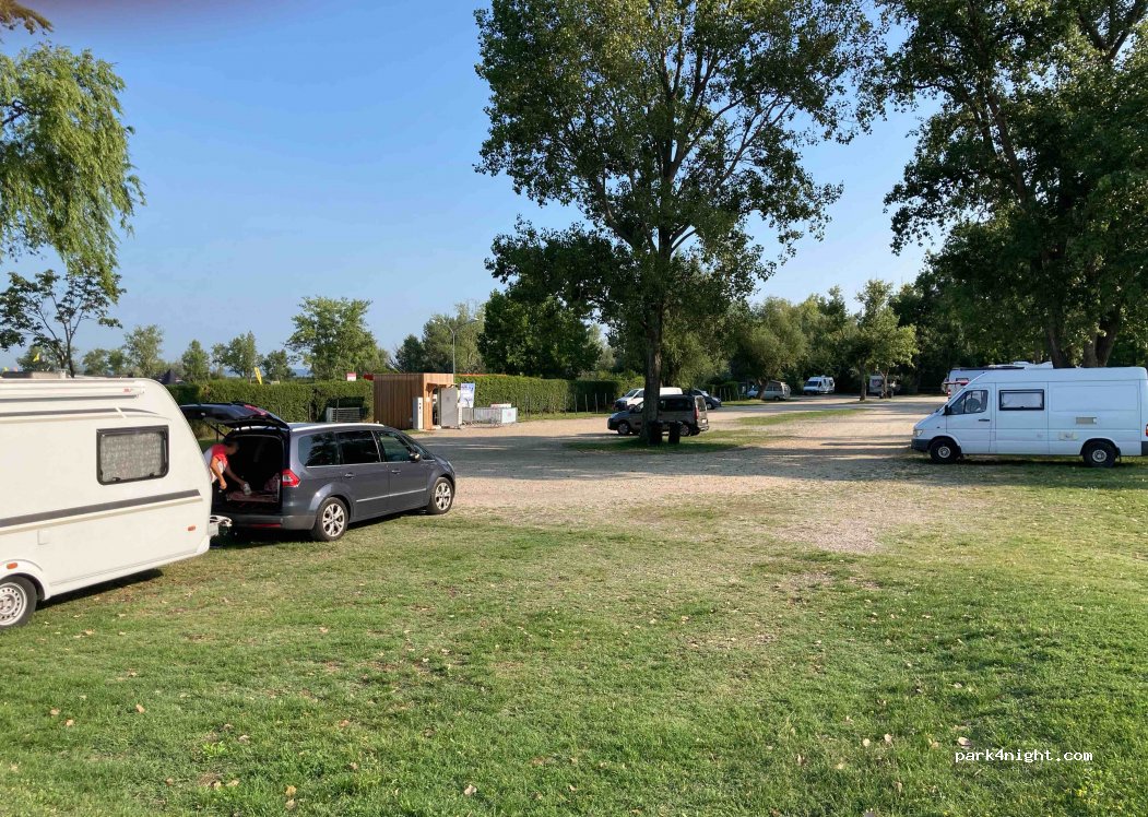 (7141) Podersdorf am See - 36 Seeufergasse — foto