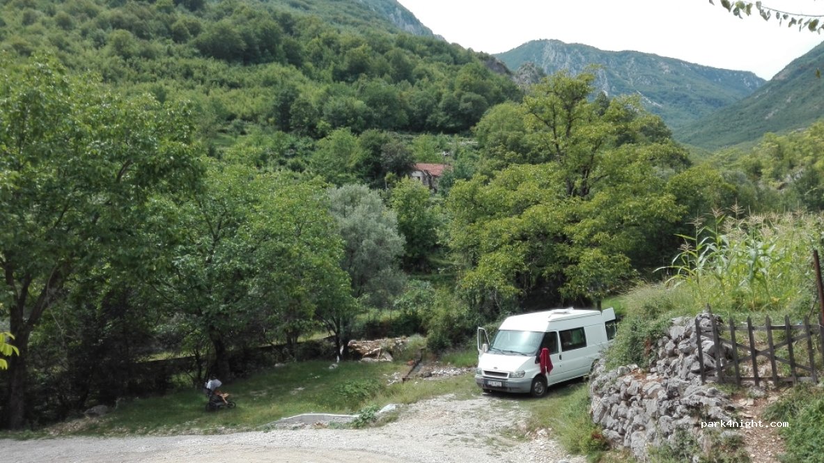 () Gornja Drežnica - Unnamed Road — foto
