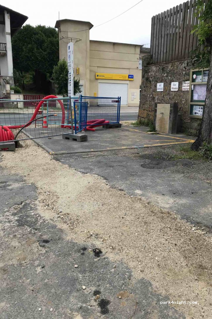 (33190) La Réole - 1-3 Place des Justices — foto 2