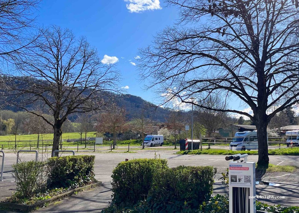 Wohnmobilstellplätze beim Naturbad Aachtal — foto