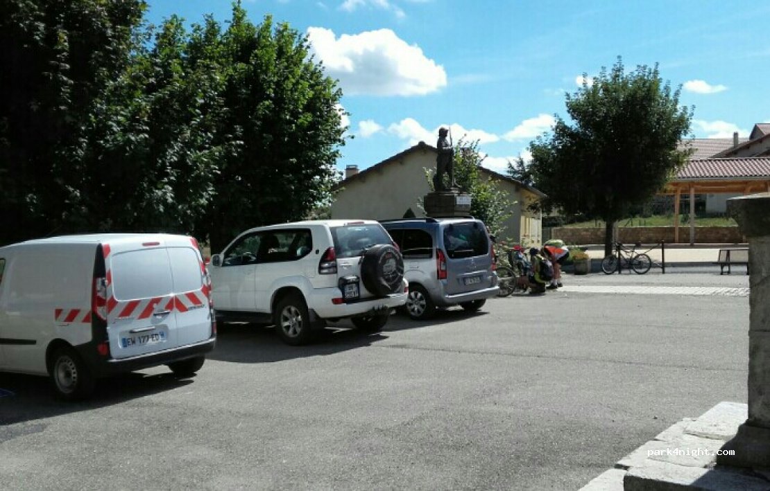 (07660) Issanlas - Le Village — foto
