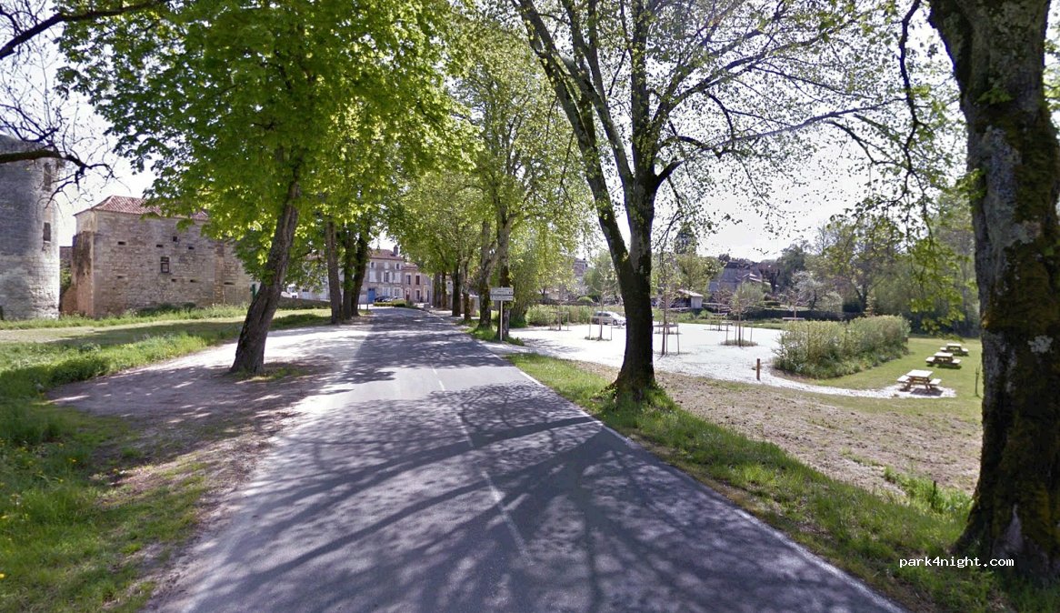 (24340) Mareuil - 27 Rue du Château — foto
