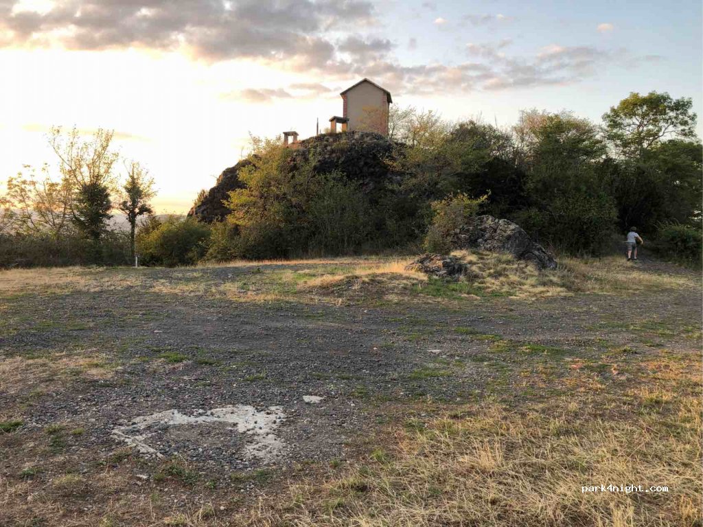 (63160) Saint-Julien-de-Coppel - Roche — foto 2