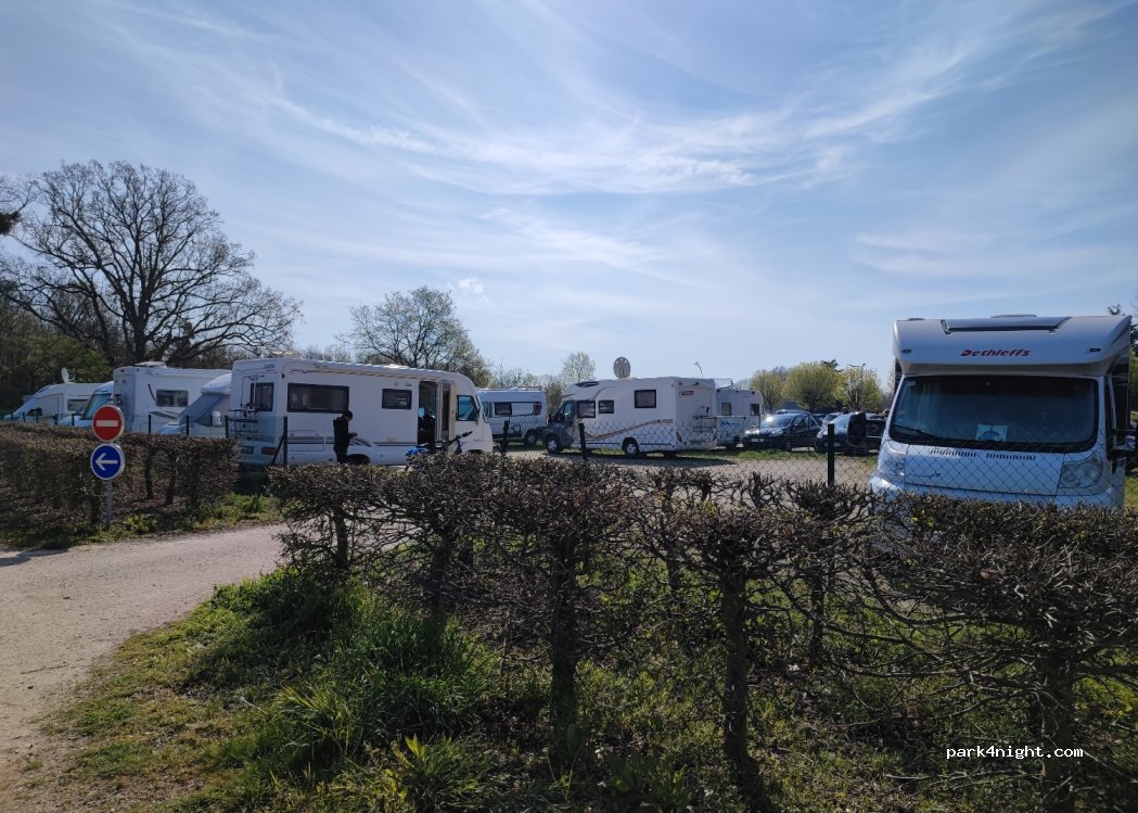 (45600) Sully-sur-Loire - avenue de bethume — foto 2