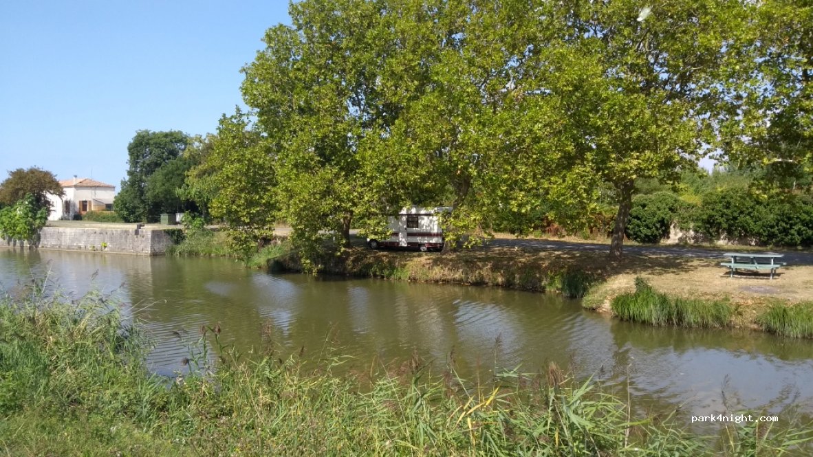 (17320) Marennes - Allée du Port des Seynes — foto