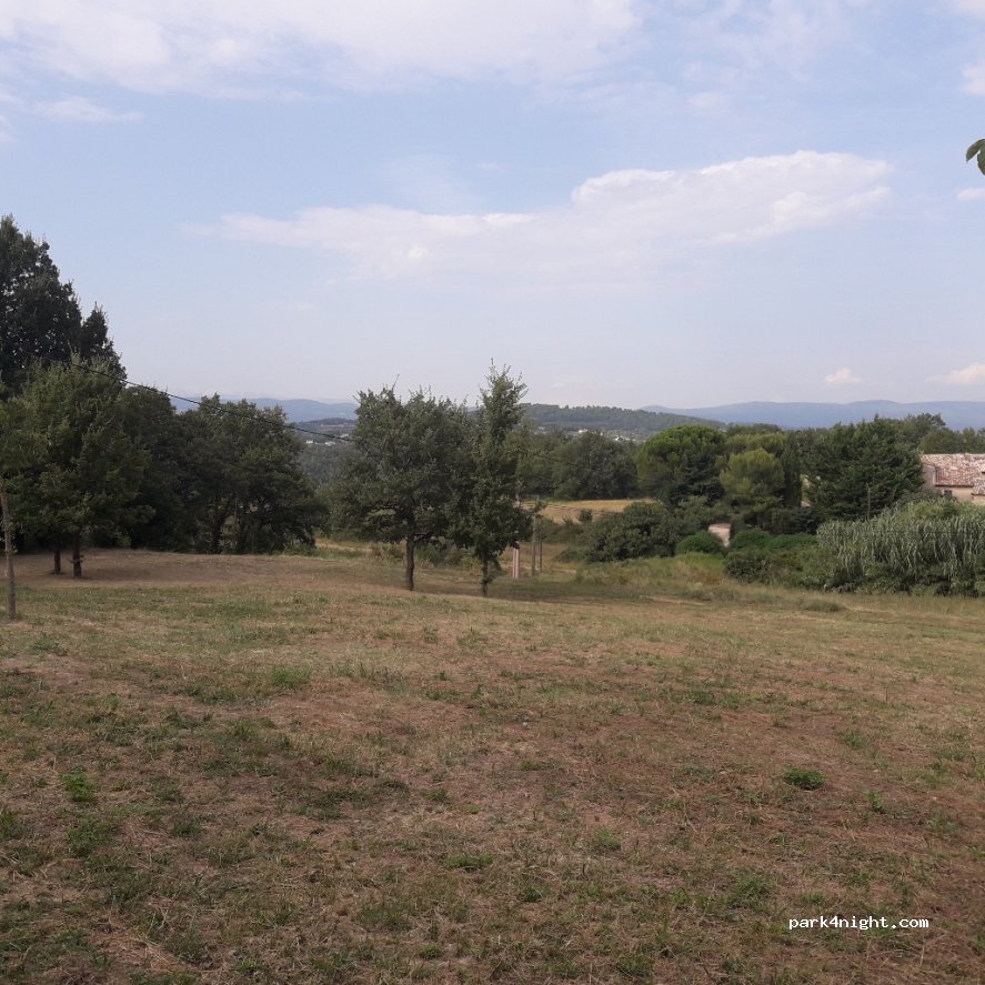 (84220) Goult - D106 — foto