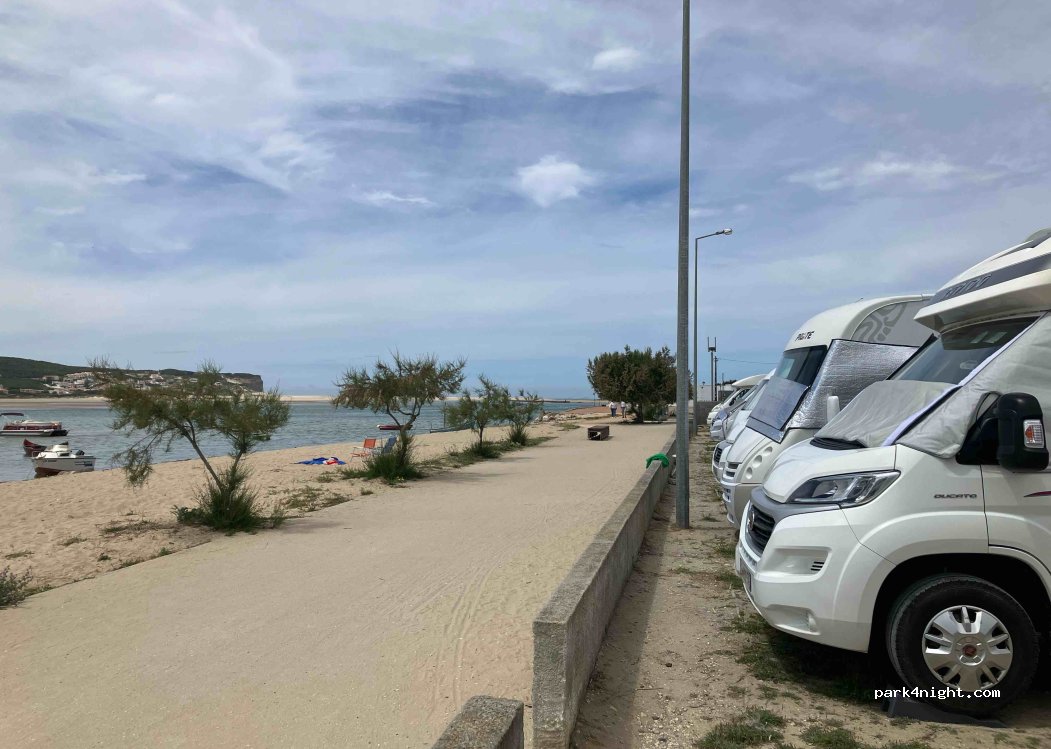 Parque de Pernoita de Autocaravanas da Foz do Arelho — foto 2