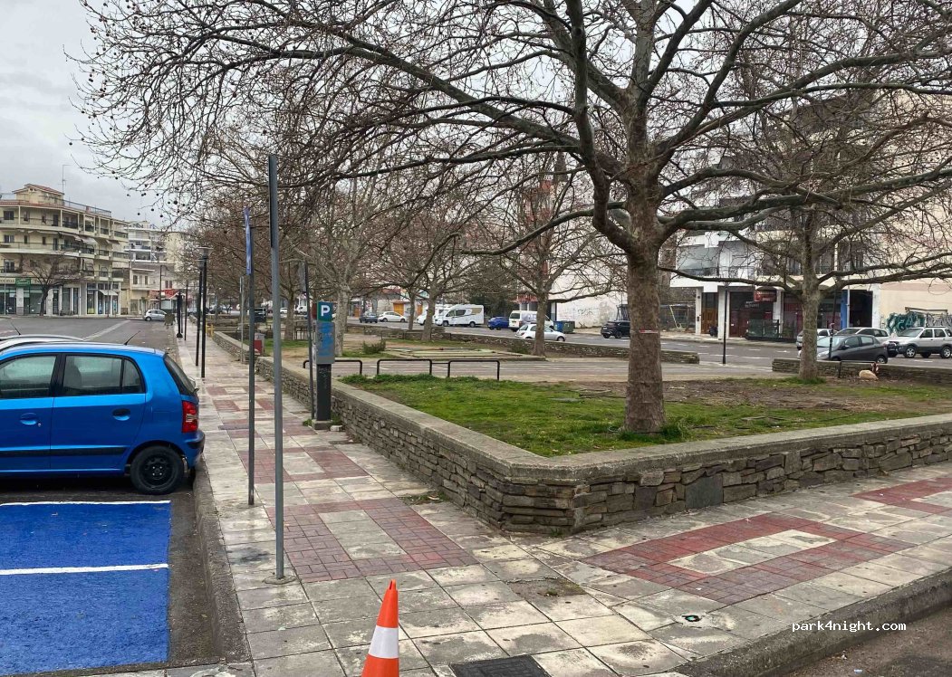 (671 00) Xanthi - 39 Platia Emporiou — foto 3