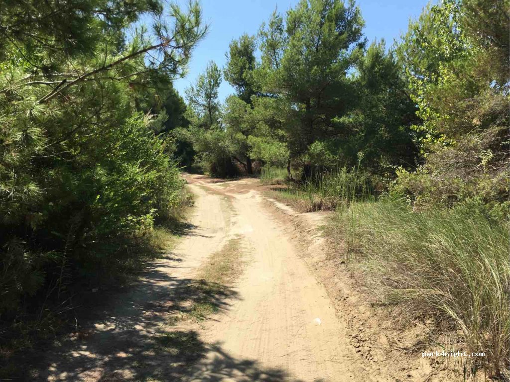 ()  - Unnamed Road — foto