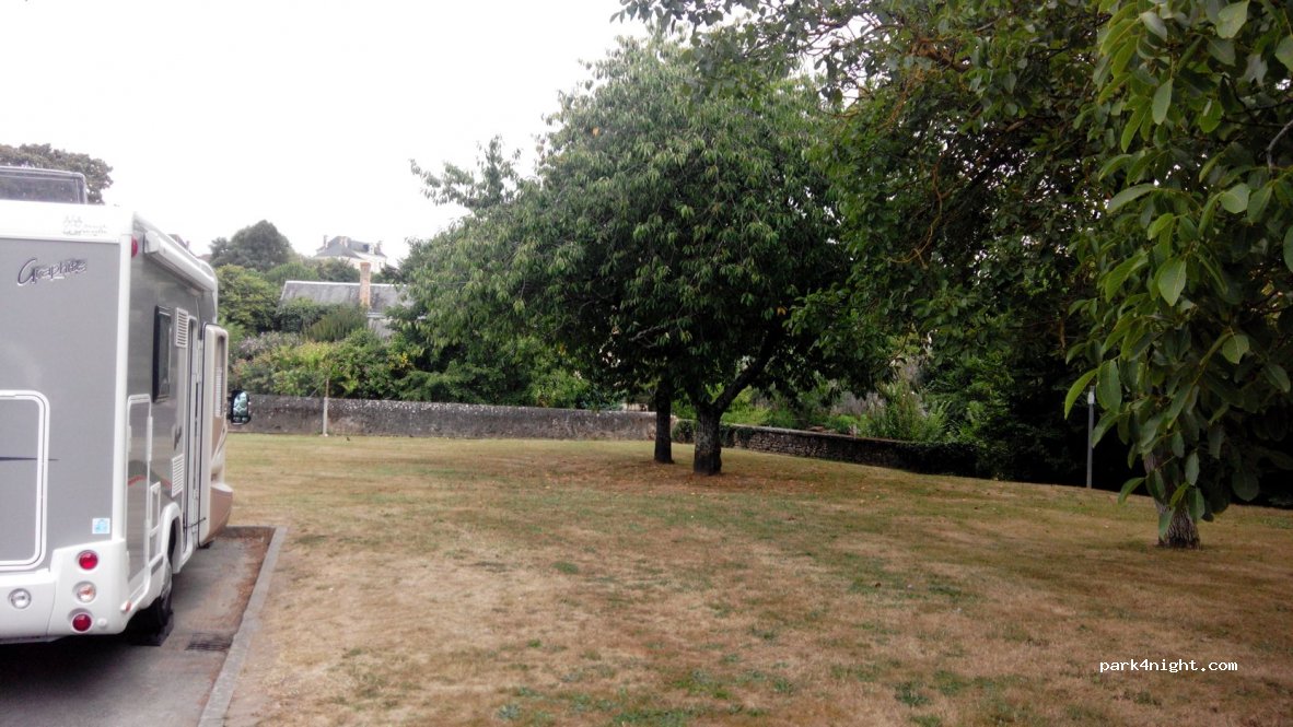 (86500) Montmorillon - 2 Rue Léon Dardant — foto 2