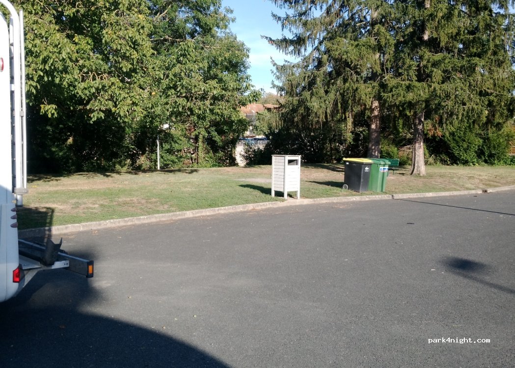 (86500) Montmorillon - 2 Rue Léon Dardant — foto 3