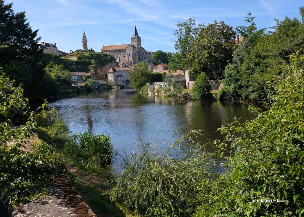 (86500) Montmorillon - 2 Rue Léon Dardant — foto 4