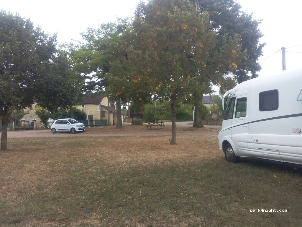 (89560) Taingy - 7 Place de la Mare — foto