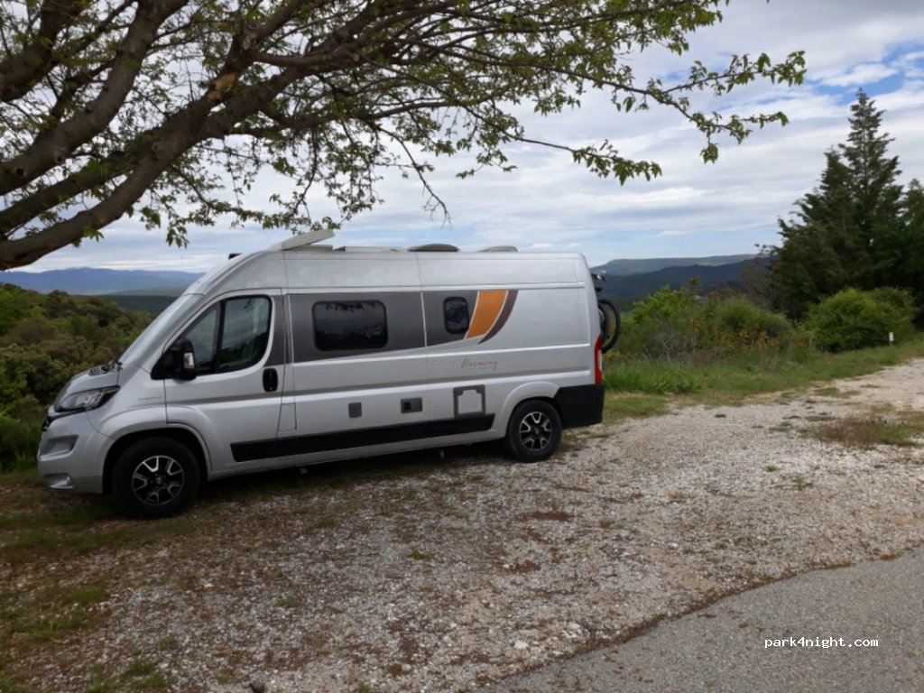 (04150) Simiane-la-Rotonde - Les Clapiers de Bicasson — foto 2