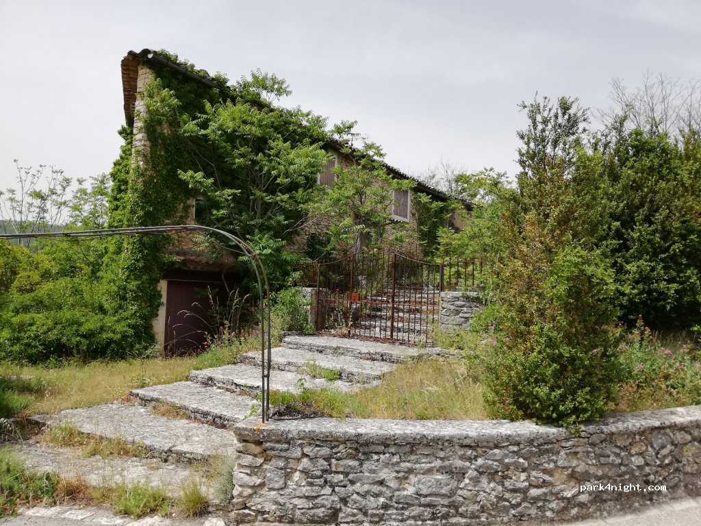 (04150) Simiane-la-Rotonde - Les Clapiers de Bicasson — foto 3