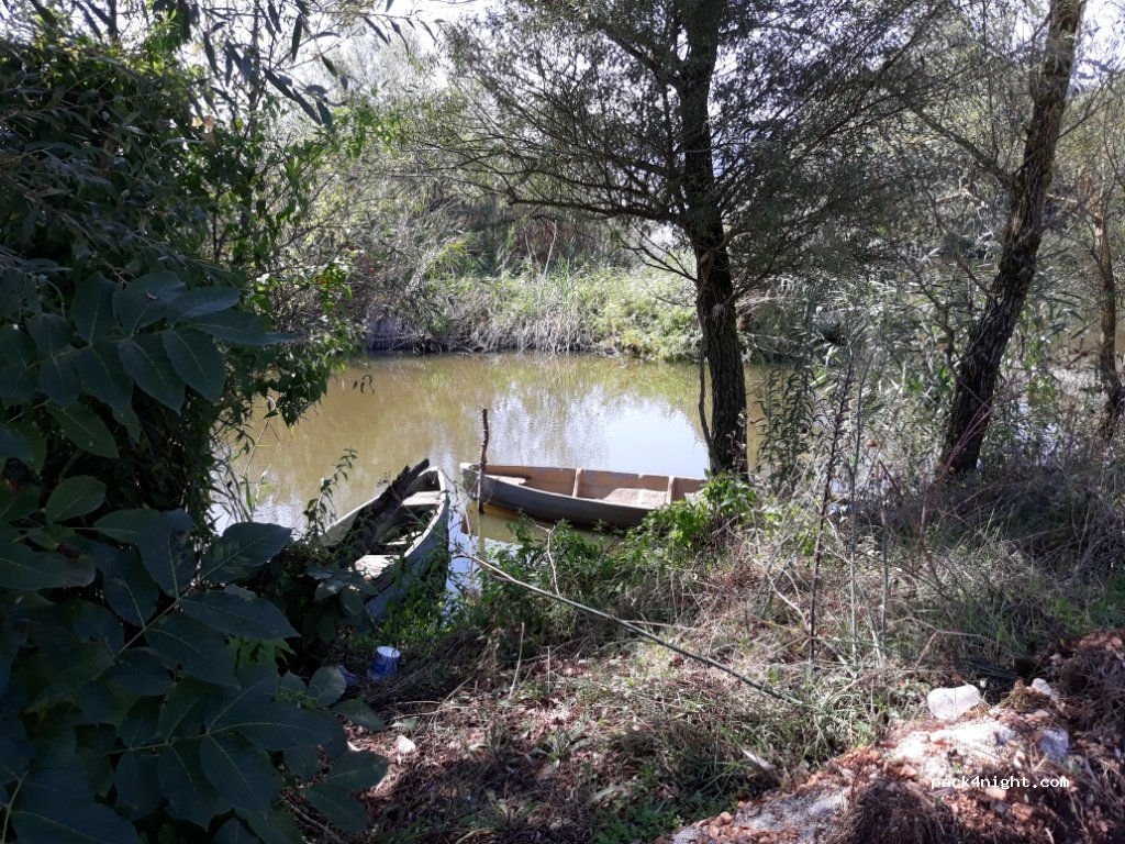 (454 45) Perama - 3 Ethniki Odos Trikalon Ioanninon — foto