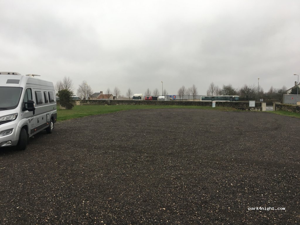 (51210) Montmirail - 11-15 Avenue de l'Empereur — foto 2