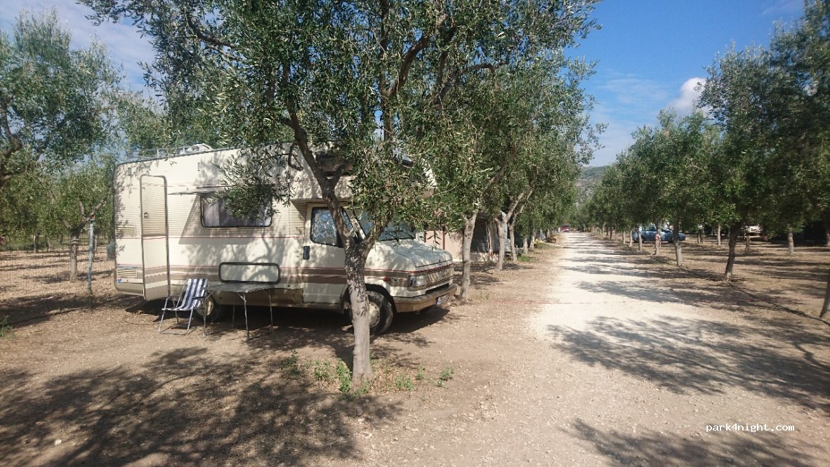 Area sosta camper e Parcheggio Mare Azzurro — foto