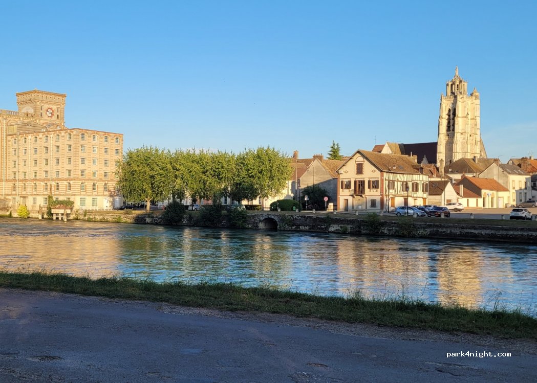 (10400) Nogent-sur-Seine - 28 Rue des Graviers — foto 3
