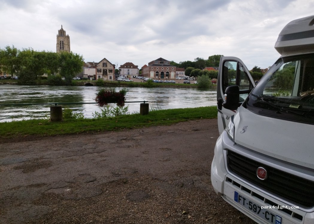(10400) Nogent-sur-Seine - 28 Rue des Graviers — foto 4