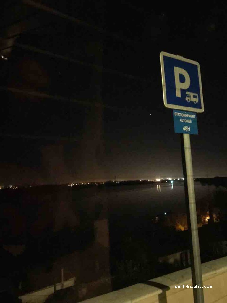 (33240) Asques - Place du Mascaret — foto