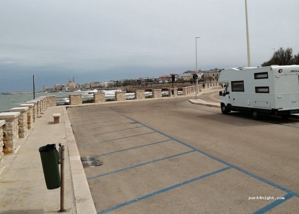 (70054) Giovinazzo - 999 Lungomare Marina Italiana — foto