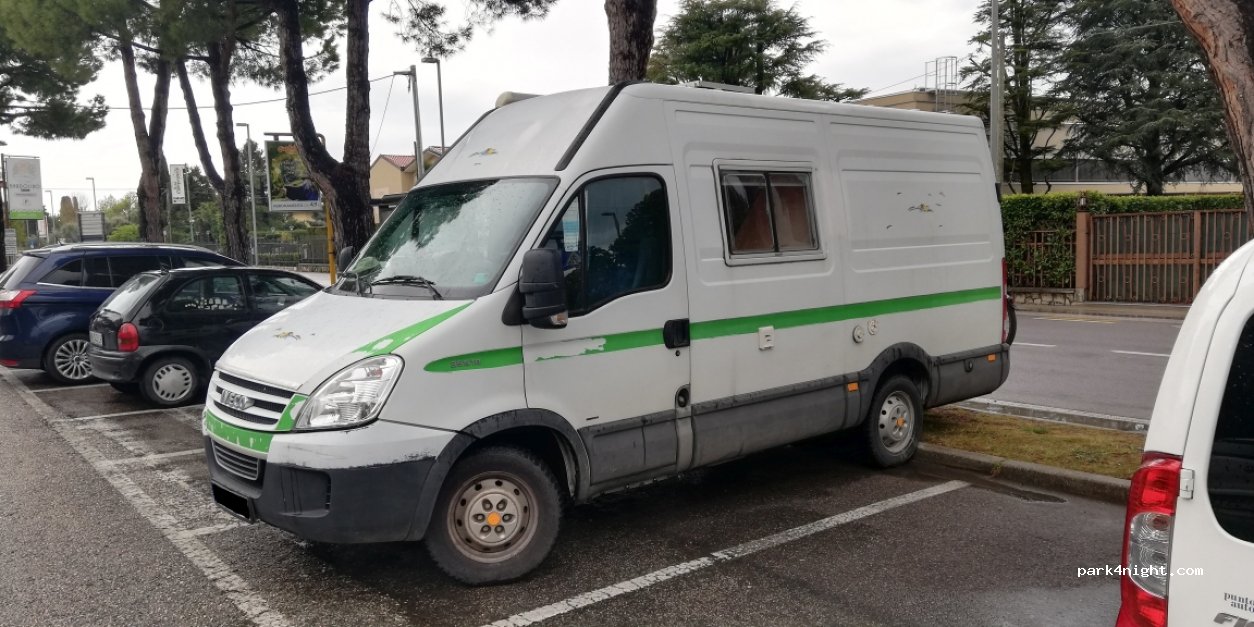 (37011) Bardolino - 4 Piazza Costituzione — foto