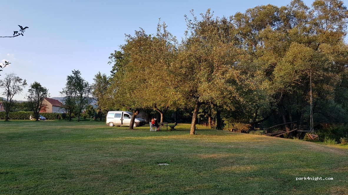 Riverside Camp — foto