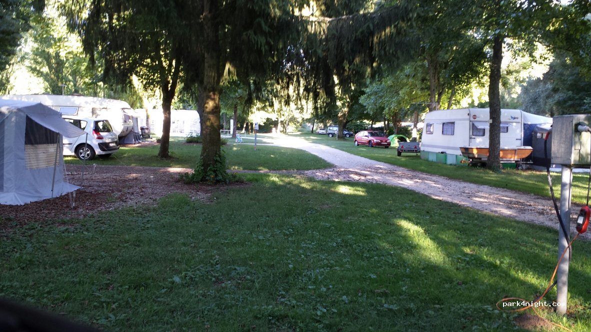 Camping familial ”Au bord du Doubs” — foto