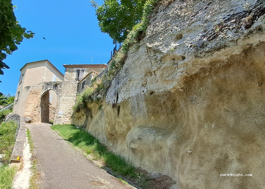 (32310) Valence-sur-Baïse - 10 Place des Pyrénées — foto 3