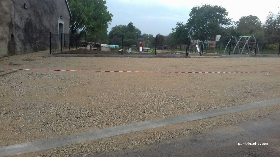 (52360) Neuilly-l'Évêque - 31 Place de la Mairie — foto 2