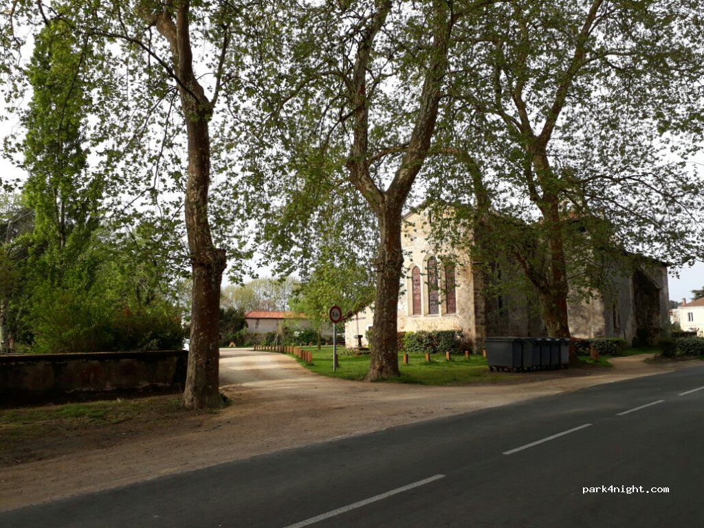 (40410) Moustey - 44 Place des 2 Eglises — foto