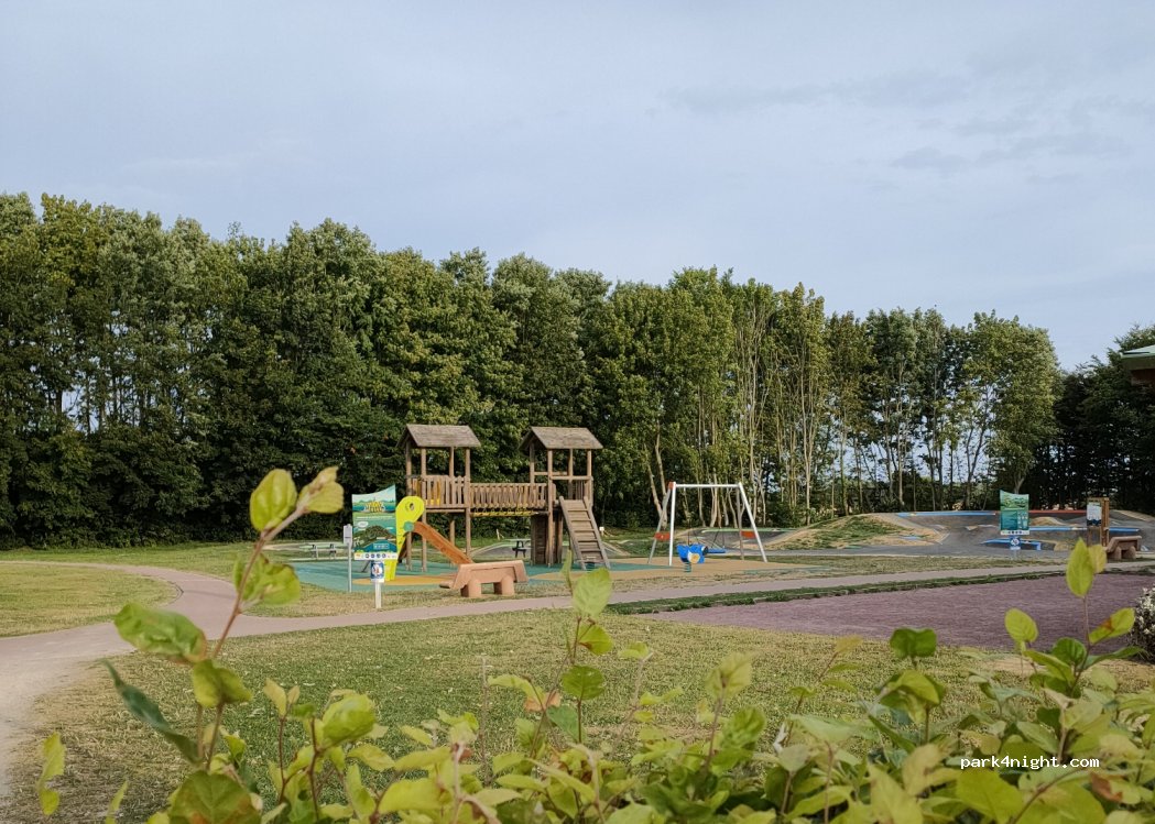 (76370) Saint-Martin-en-Campagne - Rue du Calvaire — foto 3