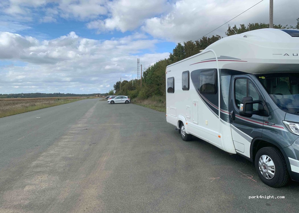 (85210) Sainte-Hermine - Unnamed Road — foto 2