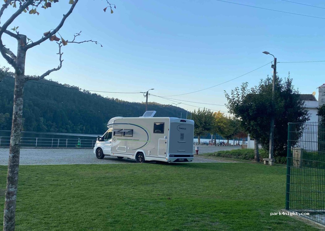 (4515) Pé de Moura - 267 Largo da República — foto 4