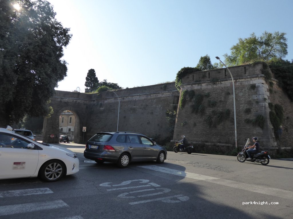 (00152) Roma - 104 Viale delle Mura Gianicolensi — foto