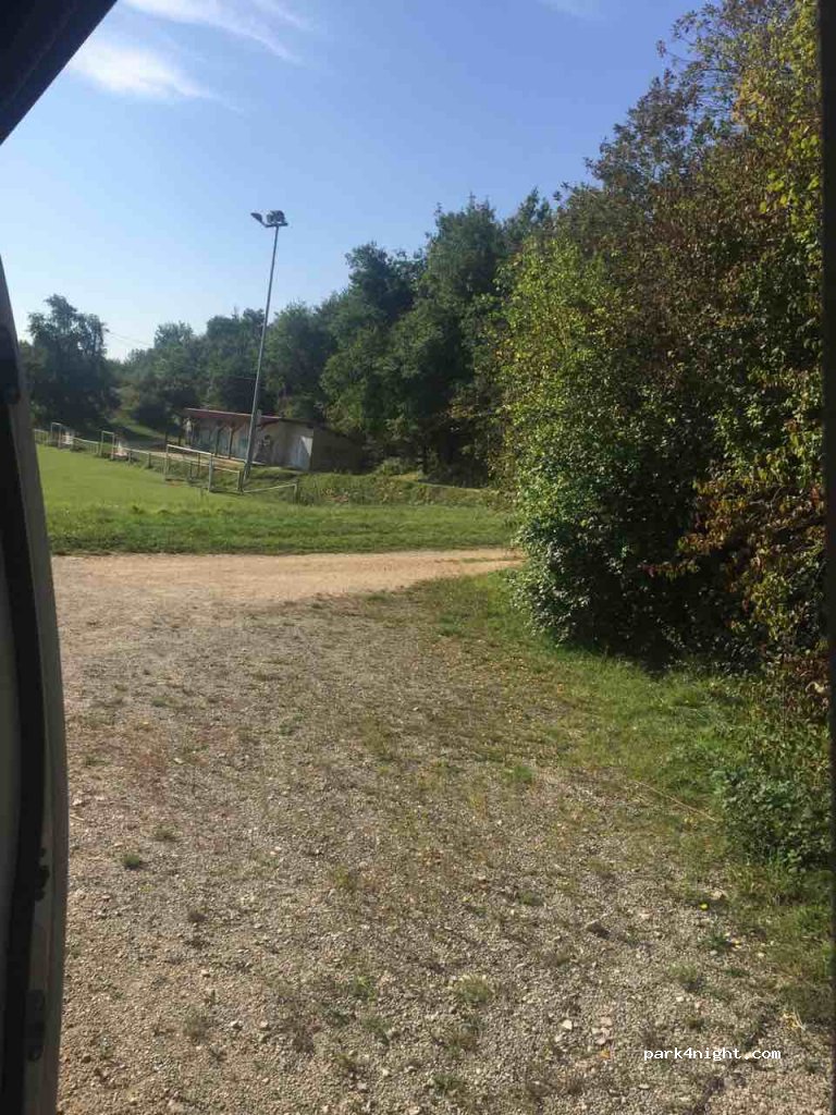(38460) Siccieu-Saint-Julien-et-Carisieu - Rue du Stade — foto
