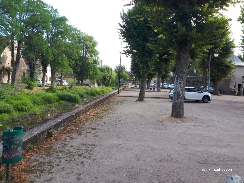 (58800) Corbigny - Parking les Promenades — foto