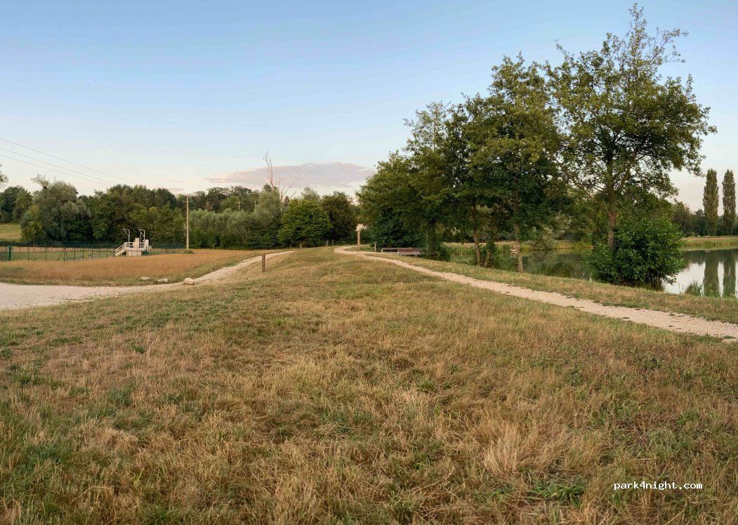 () Saint-Étienne-du-Bois - — foto 3