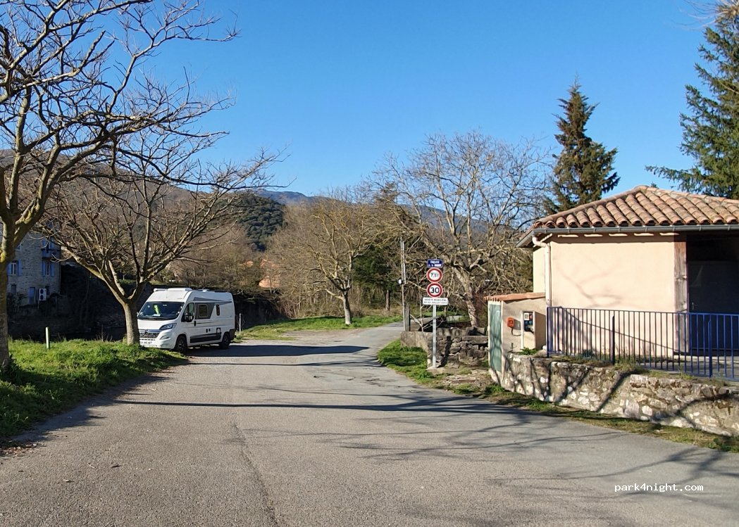 (34220) Riols - 50 Place du Foirail — foto 3