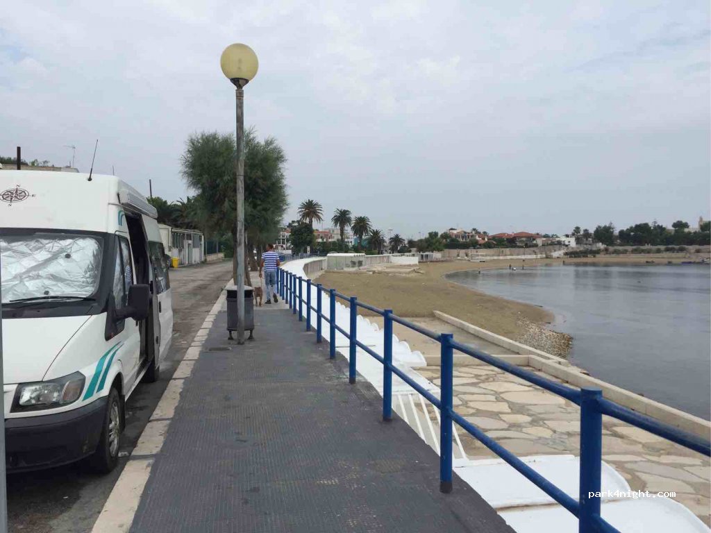 (70059) Trani - 12 Lungomare Cristoforo Colombo — foto 2