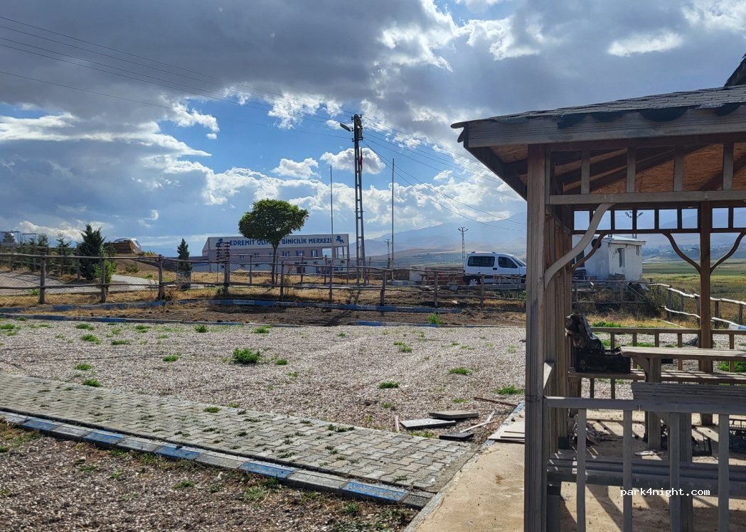 Kamp ve karavan merkezi — foto 2