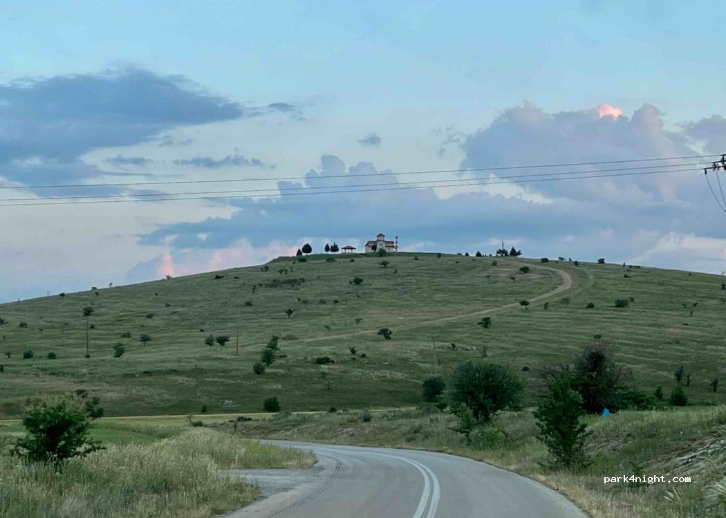 (501 00) Mavrodendri - Unnamed Road — foto