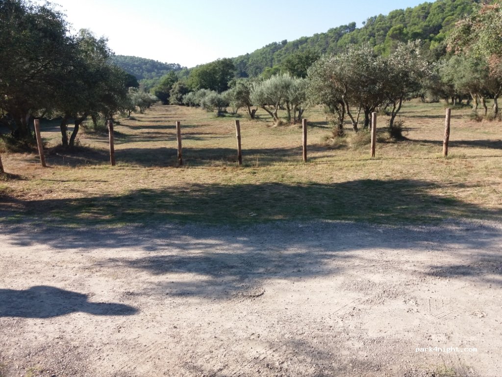 (83690) Sillans-la-Cascade - 15 Rue de la Mairie — foto 3