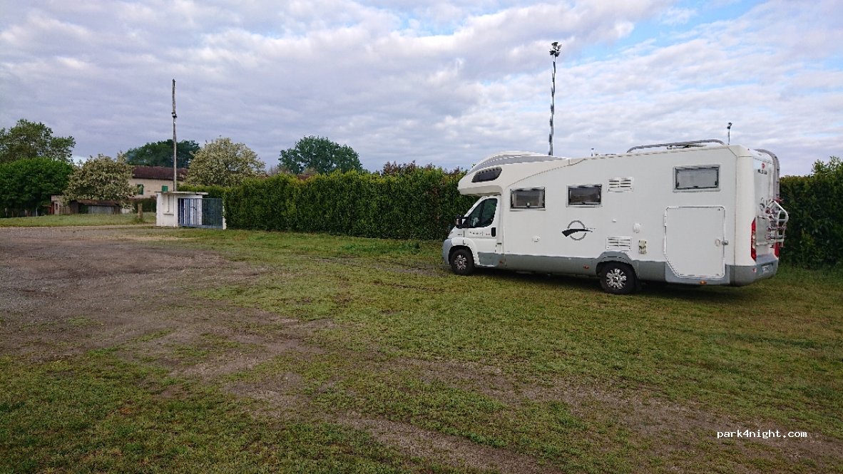 (40110) Ygos-Saint-Saturnin - 83 Route du Stade — foto 2