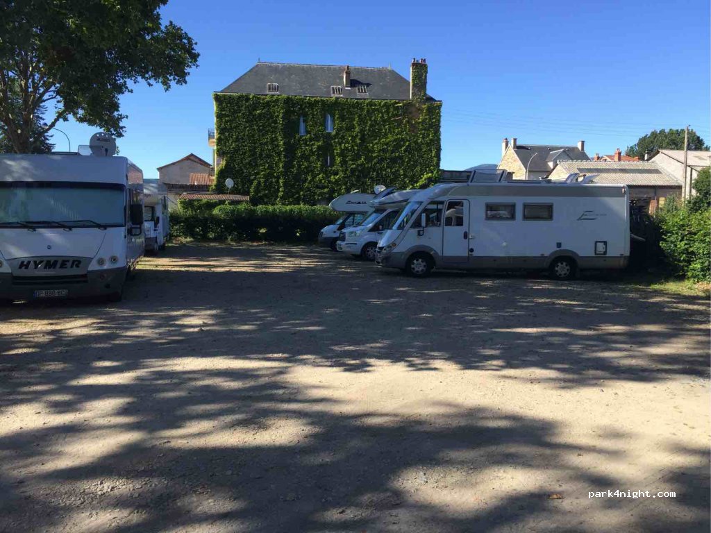 (63600) Ambert - 37 Avenue du 11 Novembre — foto