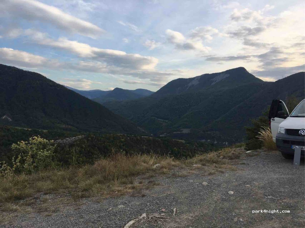 (04340) La Bréole - Unnamed Road — foto