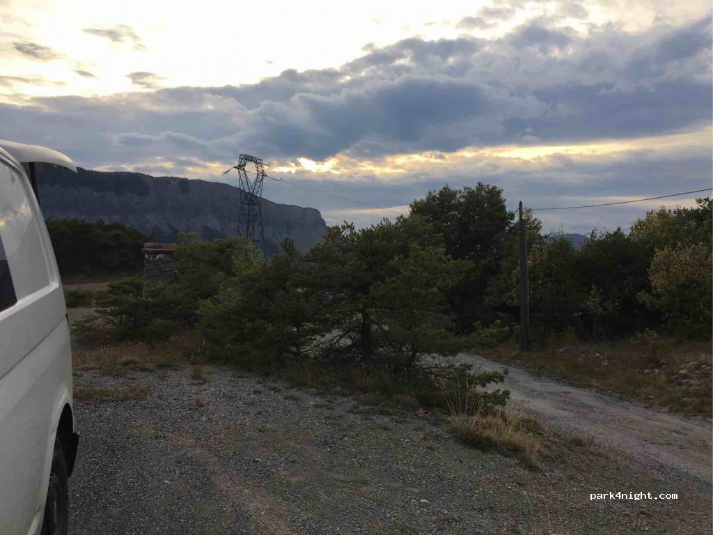 (04340) La Bréole - Unnamed Road — foto 2