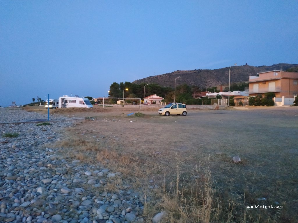 (98079) Castel di Tusa - 90 Viale Europa Unita — foto
