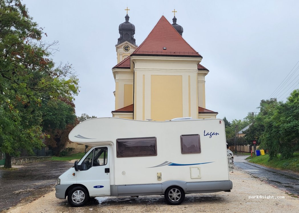 (2890) Tata - 41 János Pál tér — foto 4